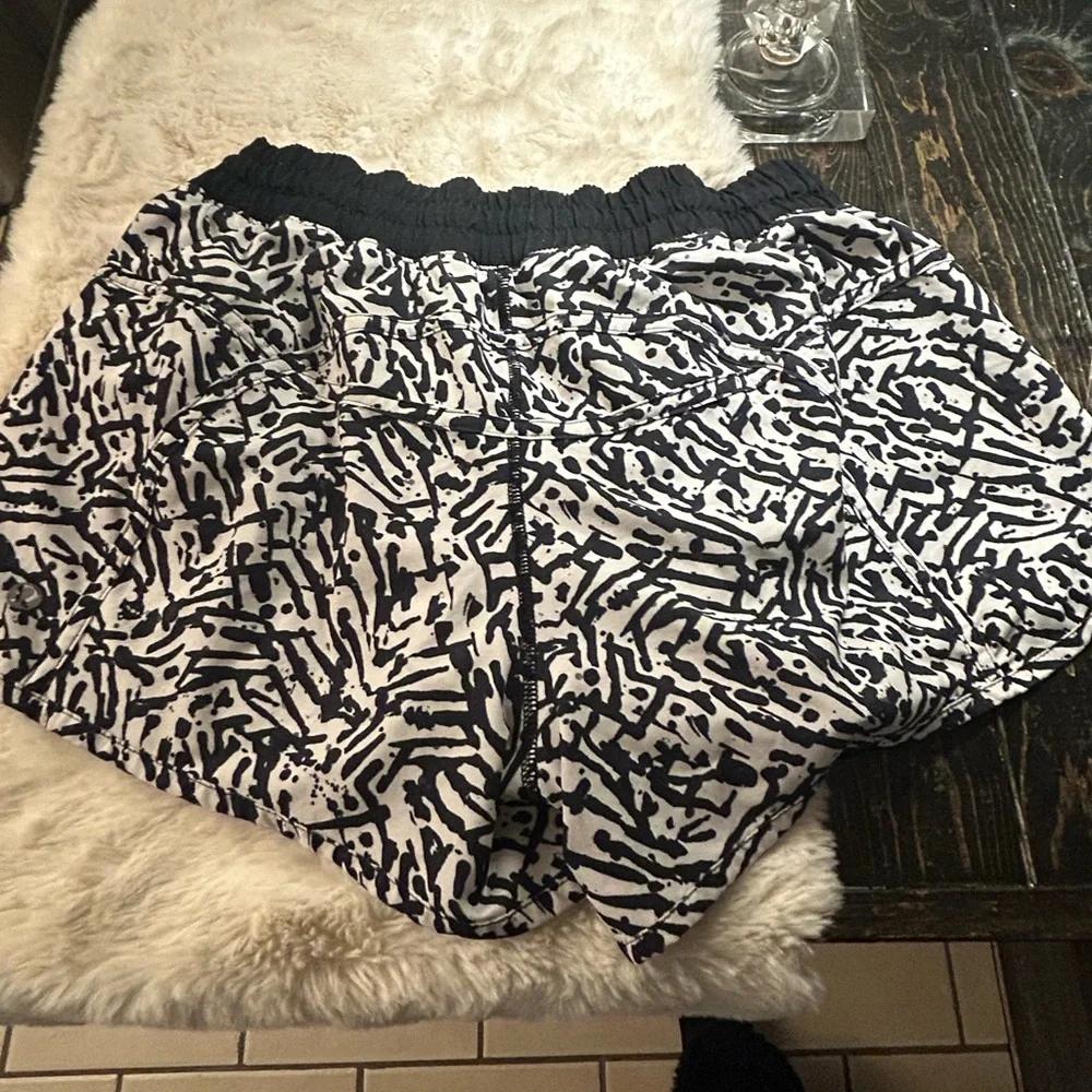 50%offw❤️ Lululemon Tracker Shorts III Brushed Animal Print Side Thigh Zip Pkt